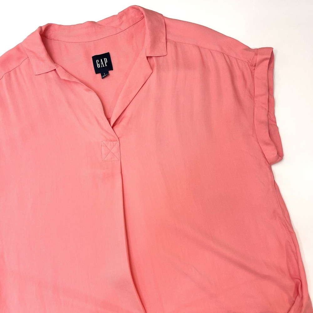 GAP Shirt Womens LG Salmon Short Sleeve Rayon Blend V-Neck Blouse Cap Sleeve